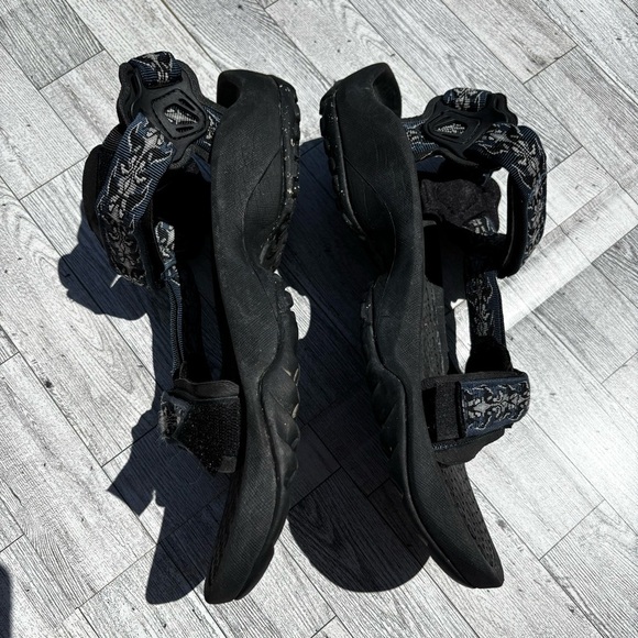 TEVA Sandals black‎ and blue hiking men’s size 10